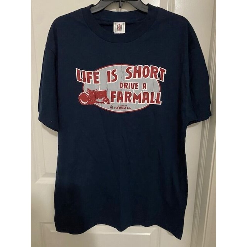 NWT Farmall Tractor Mens Short Sleeve Tee L